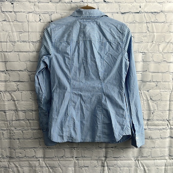 American Eagle Outfitters woman’s Blue Striped button up top size 4 - Picture 3 of 3